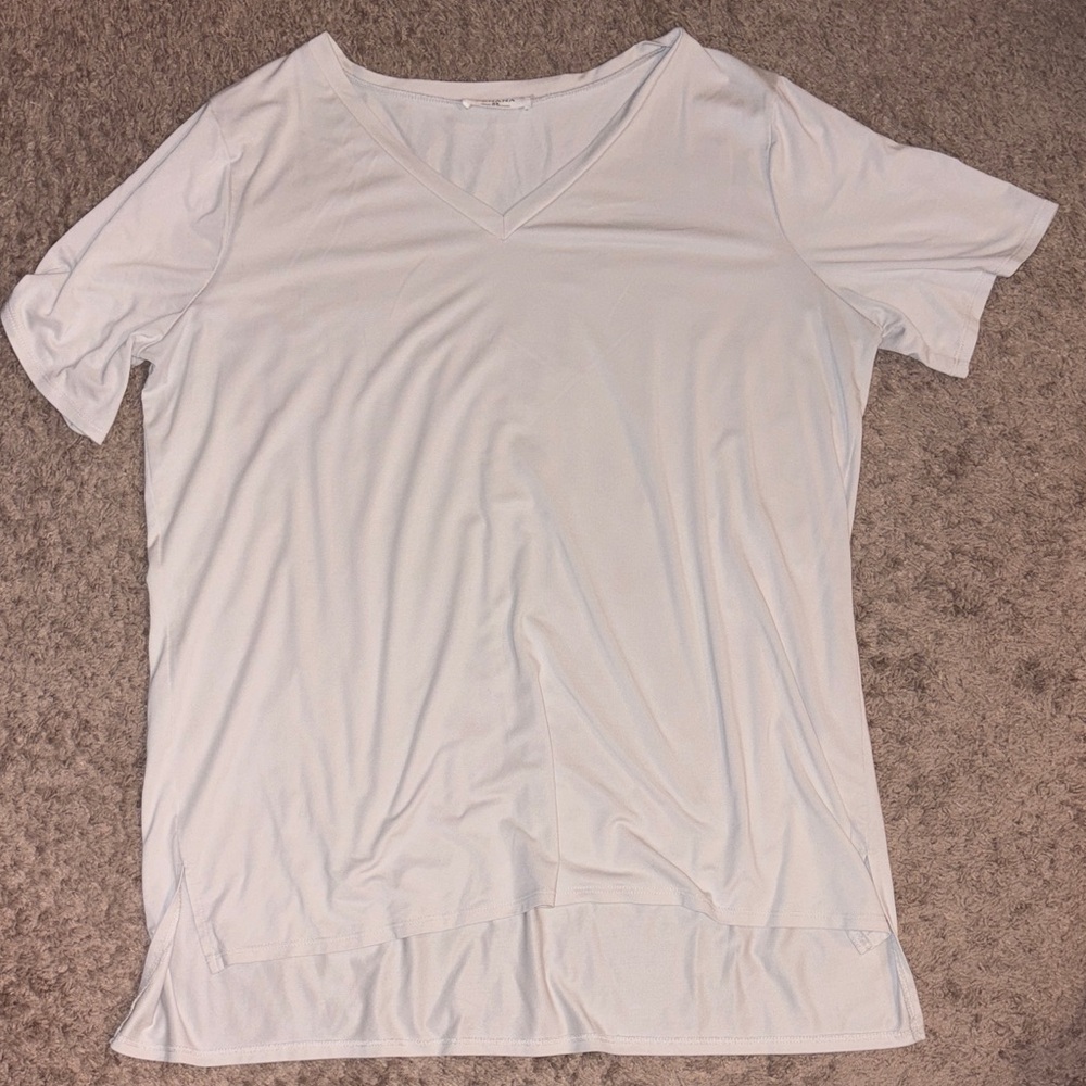 Zenana Outfitters Classic White V-Neck Tee